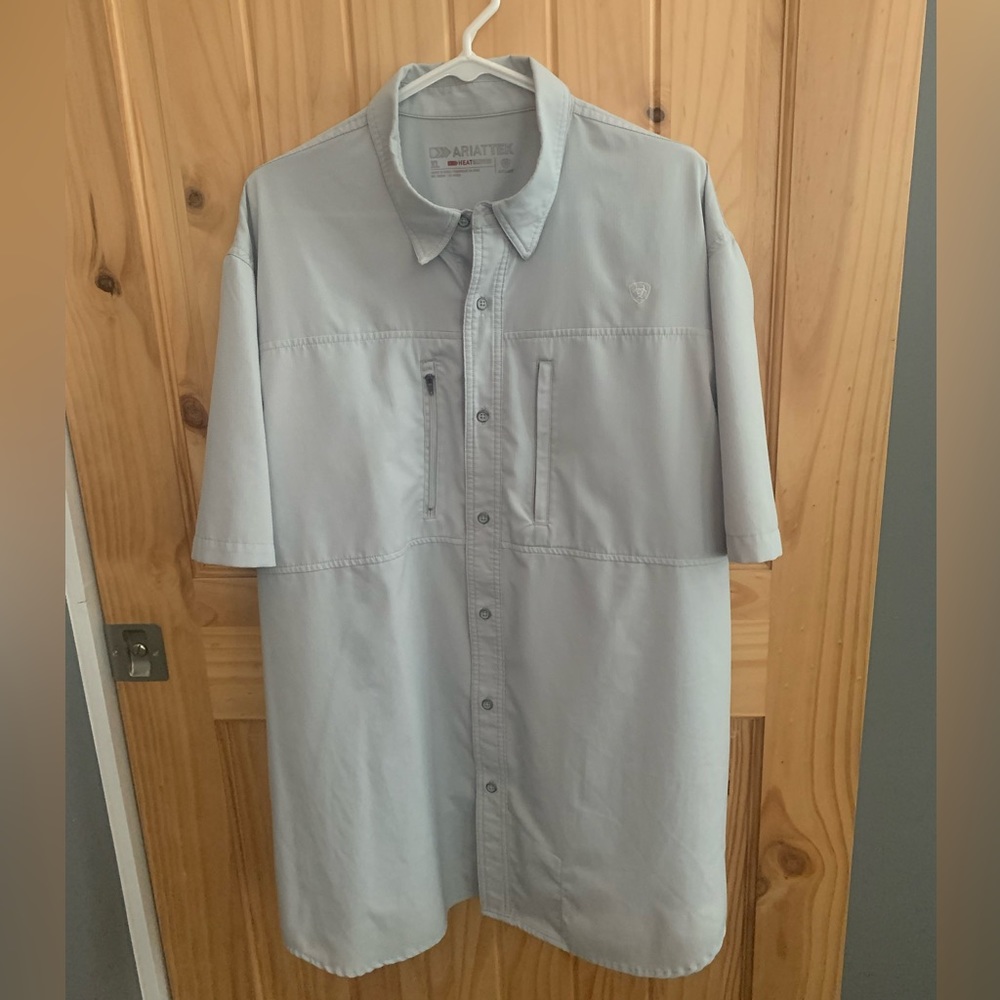 Men’s Ariat Heat TEK shirt. Light gray. Size XL